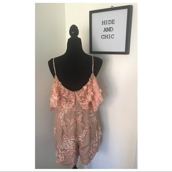 DRESS THE POPULATION FLORAL ROMPER - Picture 6 of 7